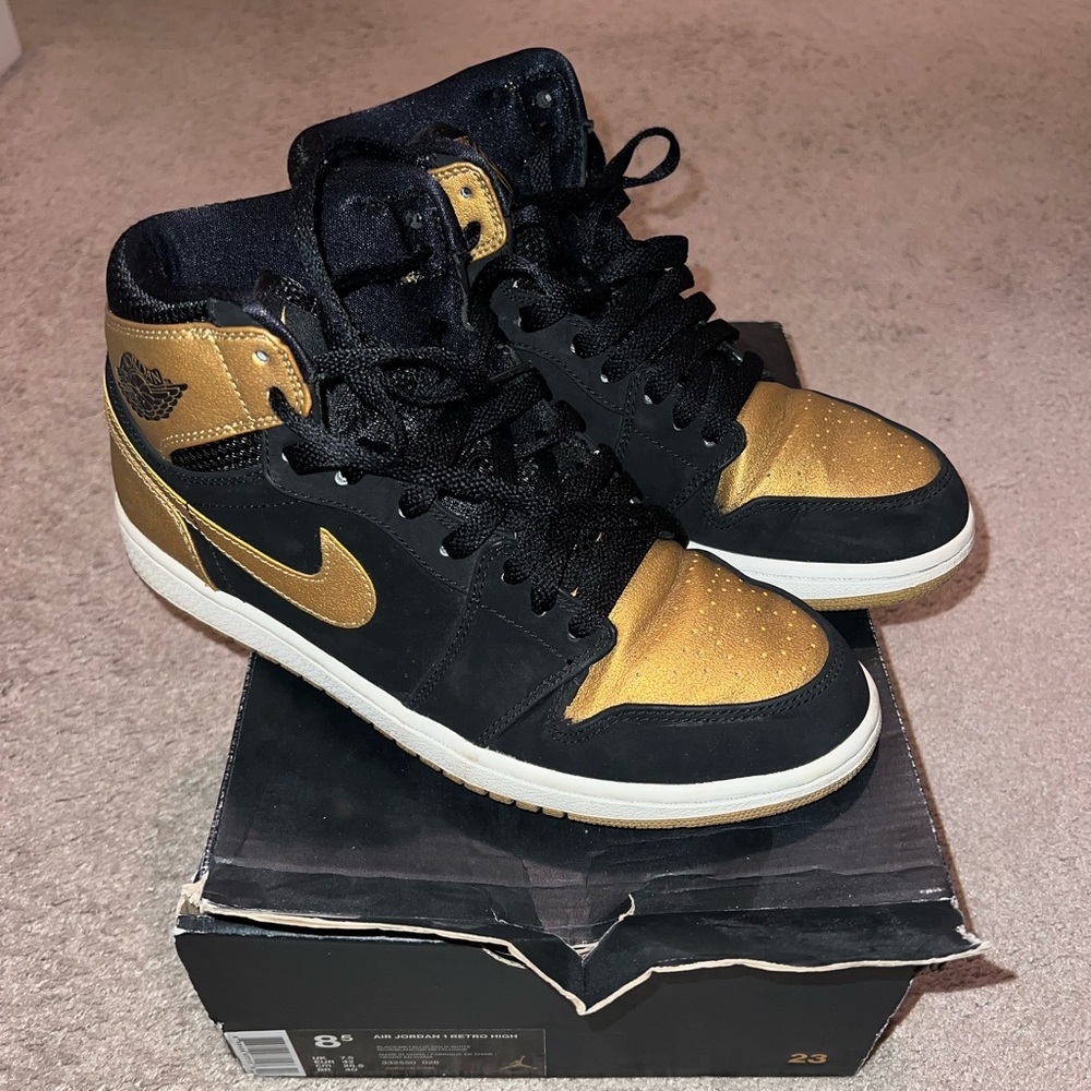 Air Jordan Retro 1s SIZE 8.5
